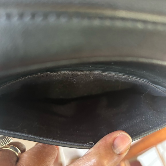 G.I.L.I. Black and Silver Metallic crossbody - Picture 11 of 11